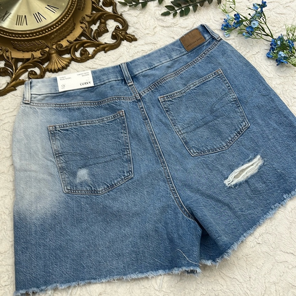 NWT American Eagle Curvy Mom Jean Shorts - Picture 4 of 5